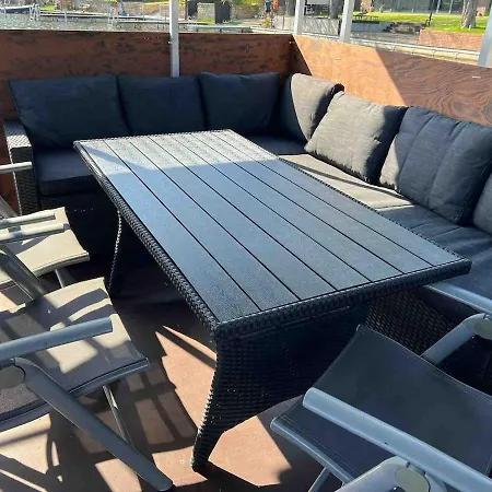 Hotel na wodzie Party Grill Boot