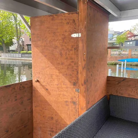 Hotel na wodzie Party Grill Boot *