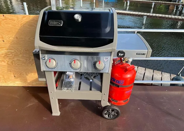 Party Grill Boot بوتيل برلين