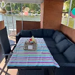 Båthotell Party Grill Boot *