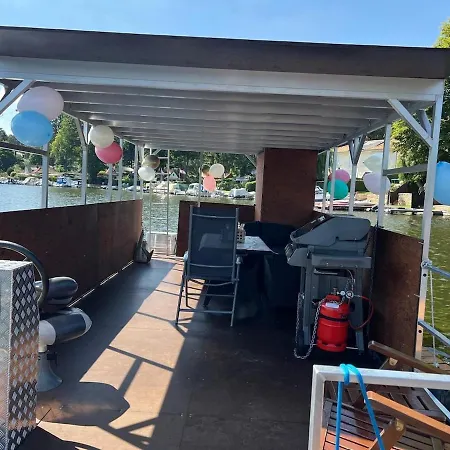 Botel Party Grill Boot